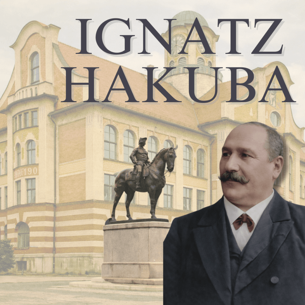 Portret Ignatza Hakuby na tle historycznego budynku poczty i pomnika konnego w Bytomiu.