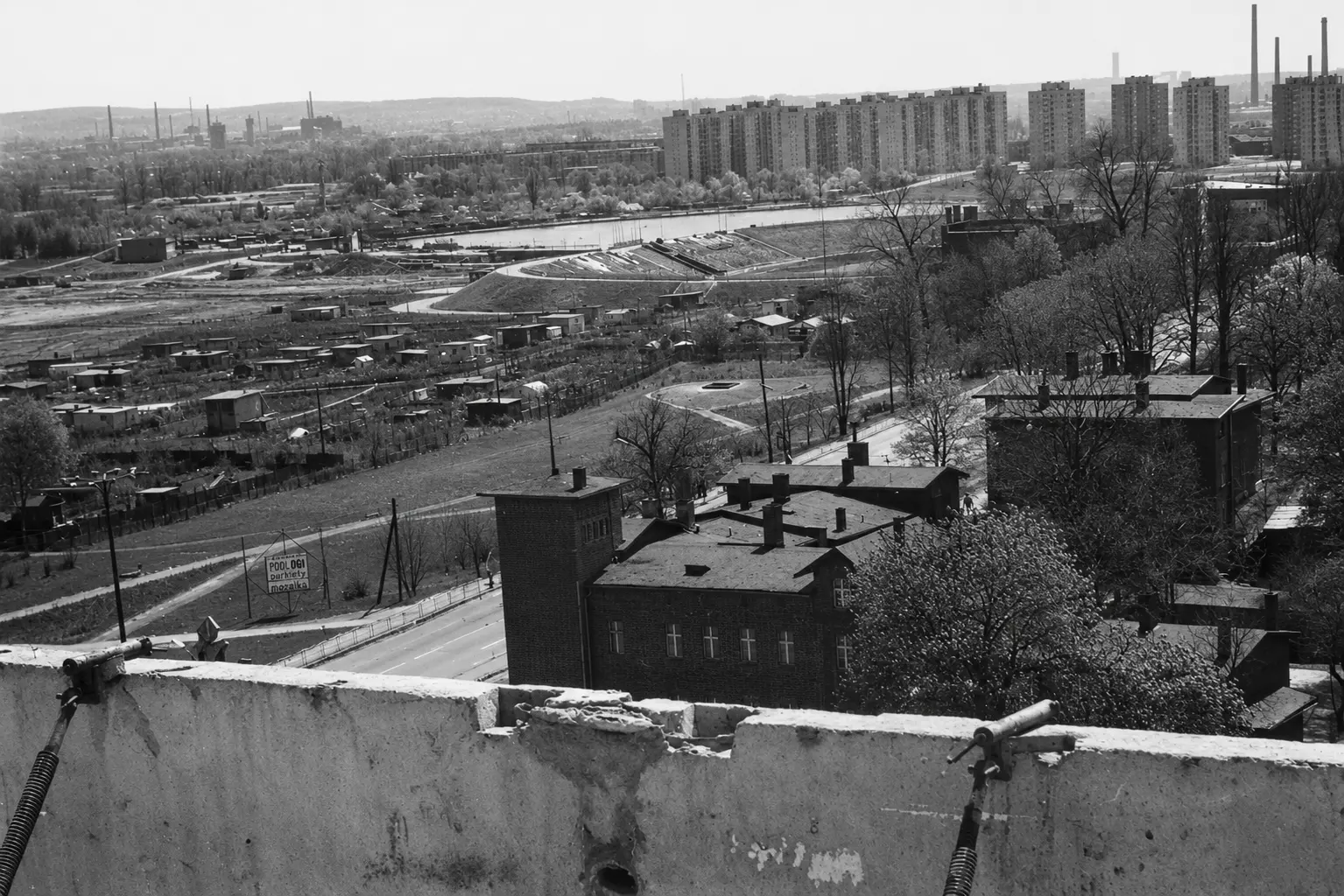 Das Turmhaus im Panorama von Piasniki in den 1970er Jahren